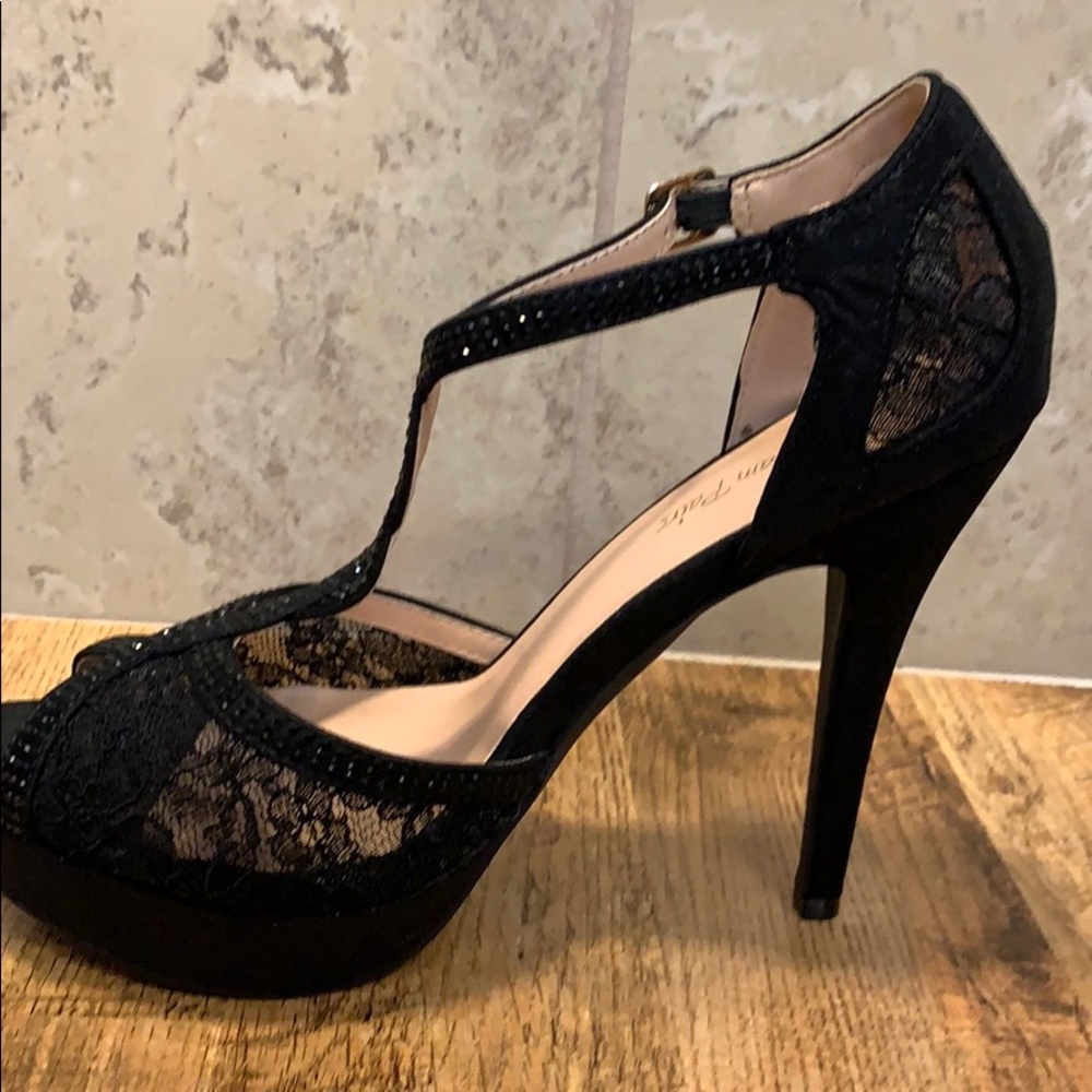 Lace Heels - Picture 2 of 4